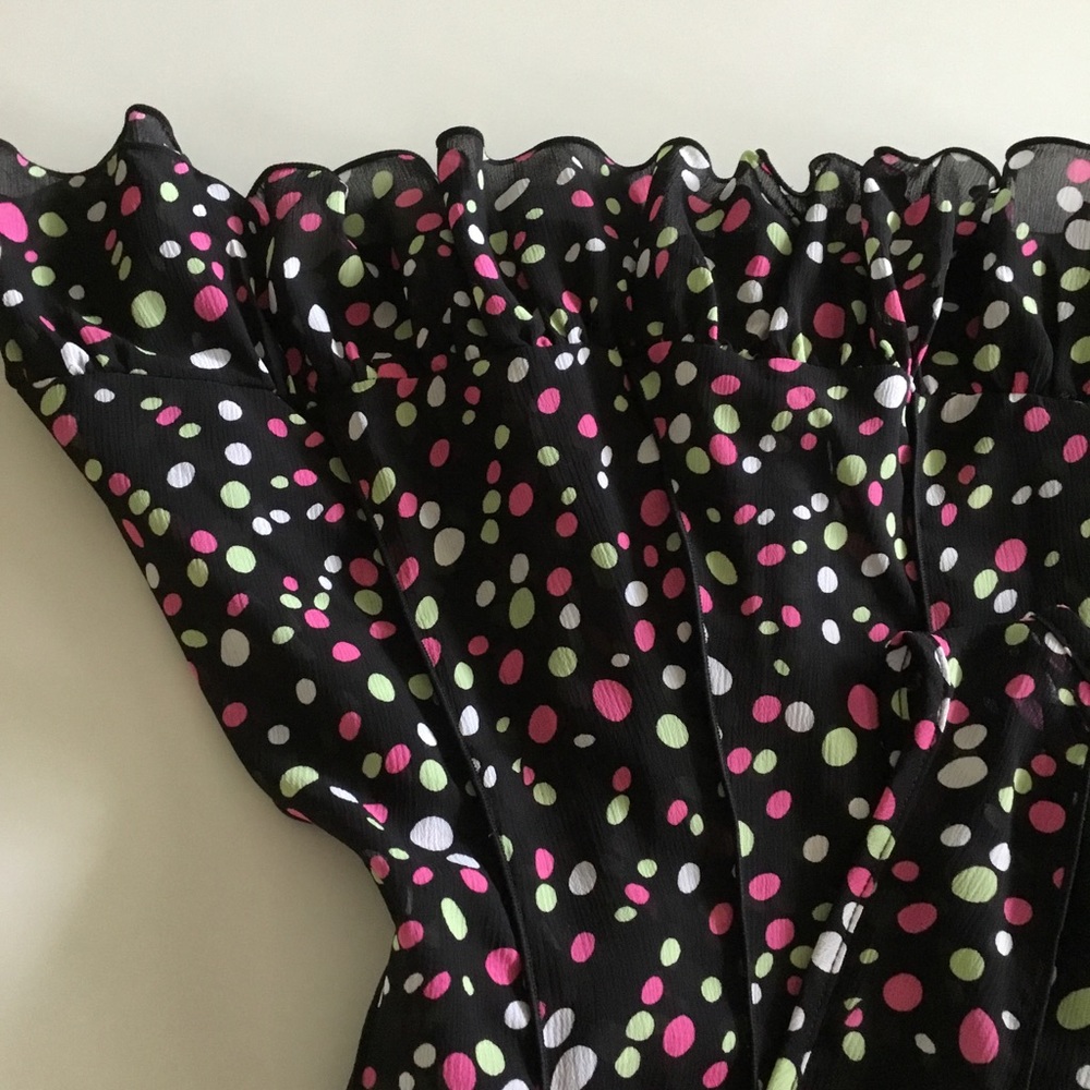 BEAUTIFUL POLKA DOT SWING DRESS - Picture 11 of 13